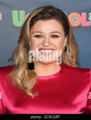 11 juin 2020 - Kelly Clarkson demande le divorce de son mari Brandon Blackstock. L'entraîneur de ''Voice'' et Blackstock, directeur musical, sont mariés depuis octobre 2013 et ont deux enfants ensemble, River Rose et Remington Alexander. Blackstock a également deux enfants d'un mariage précédent. Photo du dossier : 13 avril 2019 - Beverly Hills, Californie - Kelly Clarkson. ''UglyDolls'' Los Angeles photo Call tenue au four Seasons Hotel. (Crédit image : © Billy Bennight/AdMedia) Banque D'Images