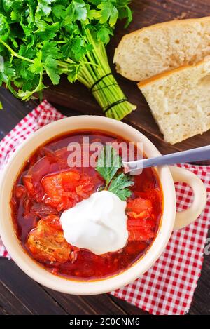 Soupe bortsch russe-ukrainienne traditionnelle Banque D'Images