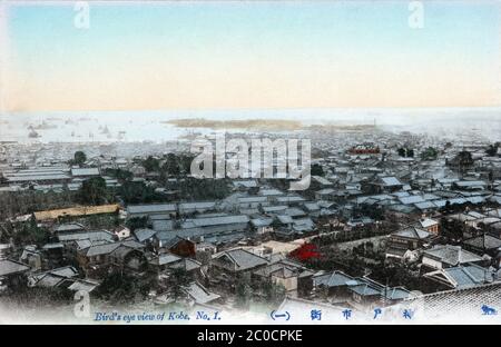 [ 1900s Japon - vue sur Kobe ] — vue panoramique de Kobe, préfecture de Hyogo. Kobe Port est visible à l'arrière. carte postale vintage du xxe siècle. Banque D'Images