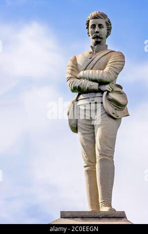 Un monument confédéré se dresse à Lee Square, le 10 juin 2020, à Pensacola, en Floride. La ville discute de se retirer après les manifestations de la vie noire. Banque D'Images