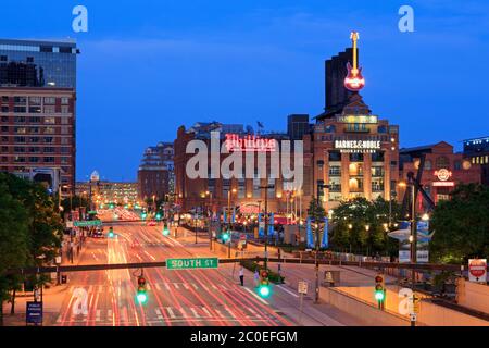 Pratt Street de nuit, Baltimore, Maryland, États-Unis Banque D'Images