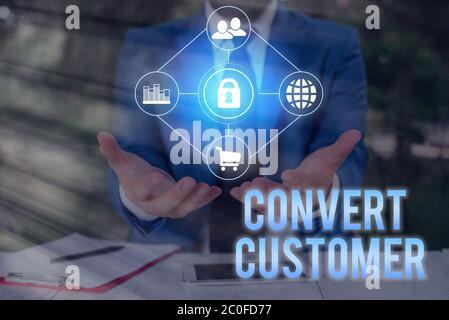 Rédaction manuelle conceptuelle montrant convertir le client. Concept signifiant tactique de marketing et stratégie de transformer les pistes en acheteur Banque D'Images