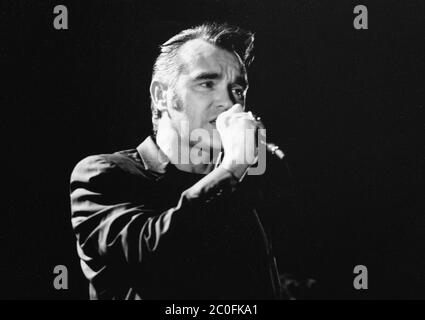 03 juin 2020 - Morrissey a montré sa solidarité pour la vie noire sur Twitter avec le hashtag #TheShowMustBePaused pour soutenir la communauté musicale Blackout Tuesday. Tandis que certains fans de Morrissey ont loué sa solidarité, d'autres ont critiqué le tweet en raison de ses vues politiques souvent controversées dans le passé. Photo du dossier : Morrissey se produit sur scène en 2000 au Hamilton place Theatre, Hamilton, Ontario, Canada. (Note aux éditeurs: Cette image a été convertie en noir et blanc) (image de crédit: © Brent Perniac/AdMedia via ZUMA Wire) Banque D'Images