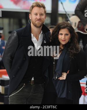 Manhattan, États-Unis d'Amérique. 11 novembre 2013. NEW YORK, NY - 11 NOVEMBRE : Sarah Palin fait une apparition et Lady Antebellum donne un concert spécial de la fête des anciens combattants sur le « Today » de NBC au Rockefeller Plaza le 11 novembre 2013 à New York, New York. Lady A est un groupe de musique country américain formé à Nashville, Tennessee en 2006. Le groupe est composé de Hillary Scott, Charles Kelley et Dave Haywood People: Hillary Scott, Charles Kelley, Dave Haywood Credit: Storms Media Group/Alay Live News Banque D'Images