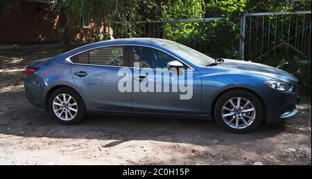 Kazakhstan, UST-Kamenogorsk - 21 mai 2020. Voiture Mazda 6 dans le parking. Banque D'Images