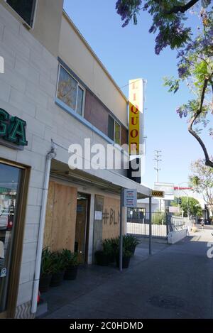 West Hollywood, Californie, États-Unis 11 juin 2020 UNE vue générale de l'atmosphère de Monaco Liquor Store où le chanteur Jim Morrison et The Doors se sont souvent rendus au 8513 Santa Monica Blvd le 11 juin 2020 à West Hollywood, Californie, États-Unis. Photo par Barry King/Alay stock photo Banque D'Images