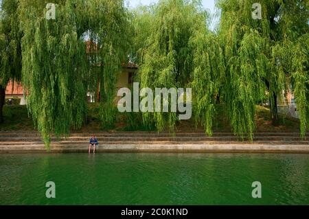 Les berges de la rivière de la rivière (par l'architecte Jože Plečnik) à Ljubljana, en Slovénie Banque D'Images