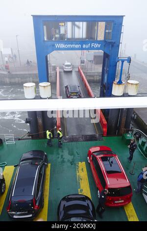 Wyk sur Föhr - atterrissage en ferry dans le brouillard Banque D'Images