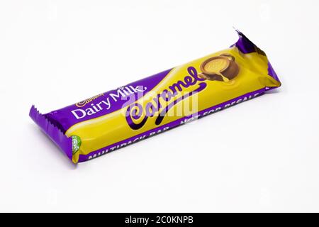 Lait Cadbury’s Dairy Bar au chocolat au caramel Banque D'Images