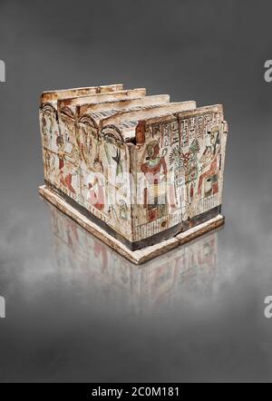 Ancienne boîte de shabti égyptienne, bois, période intermédiaire, 21e-22e dynastie (1076-746 av. J.-C.), Thèbes, Musée égyptien, Turin. Fond gris. Étage 1 roo Banque D'Images