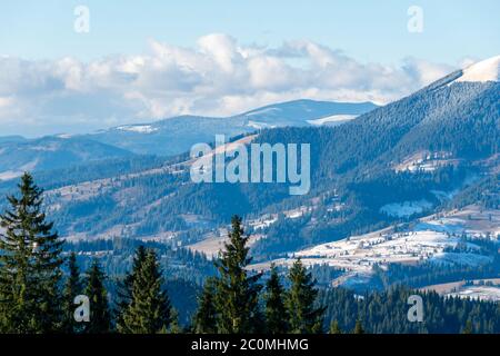 Le paysage des montagnes Rodnei et Calimani, Vatra Dornei, Roumanie Banque D'Images