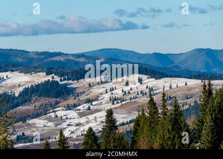 Le paysage des montagnes Rodnei et Calimani, Vatra Dornei, Roumanie Banque D'Images