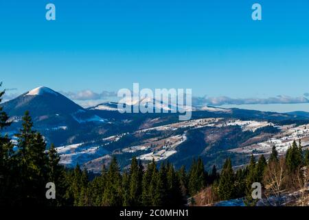 Le paysage des montagnes Rodnei et Calimani, Vatra Dornei, Roumanie Banque D'Images