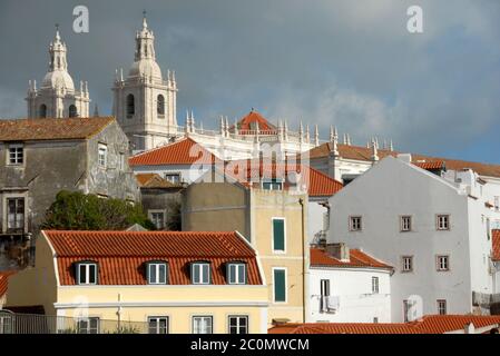 Lisbonne est la capitale du Portugal, surplombant l'océan Atlantique. C'est une belle ville pleine de charme. La basilique Estrela est un excellent exemple de Por Banque D'Images