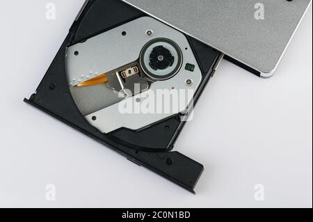 Lecteur de cd externe au-dessus de la vue de dessus isolé sur fond blanc Banque D'Images