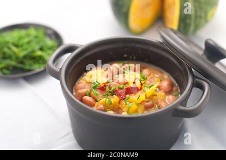 Soupe aux haricots et courge au piment en poudre Banque D'Images