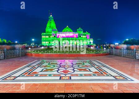 Prem Mandir est un temple hindou dédié à Shri Radha Krishna à Vrindavan près de la ville de Mathura dans l'état de l'Uttar Pradesh en Inde Banque D'Images