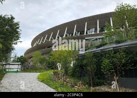 Tokyo. 12 juin 2020. Photo prise le 12 juin 2020 montre une partie du nouveau stade national, le principal lieu des Jeux olympiques et paralympiques de Tokyo, à Tokyo, au Japon. Muto Toshiro, PDG de Tokyo en 2020, a déclaré vendredi que 80 pour cent des sites de compétition avaient été sécurisés pour les Jeux Olympiques reprogrammés en 2021. Crédit : du Xiaoyi/Xinhua/Alay Live News Banque D'Images