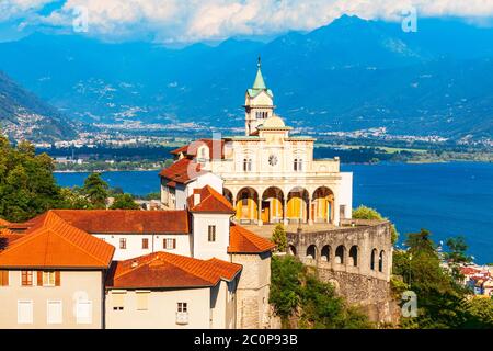 Madonna del Sasso est un sanctuaire et l'église situé dans la ville de Locarno dans le canton du Tessin de la Suisse Banque D'Images