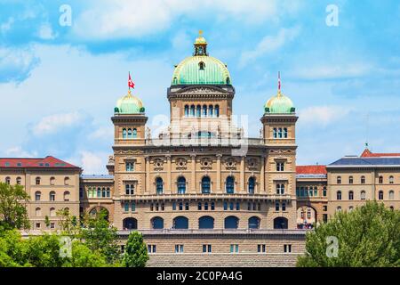 Le Palais Fédéral ou Bundeshaus est le bâtiment abritant l'Assemblée fédérale Suisse et le Conseil de la ville de Berne en Suisse Banque D'Images