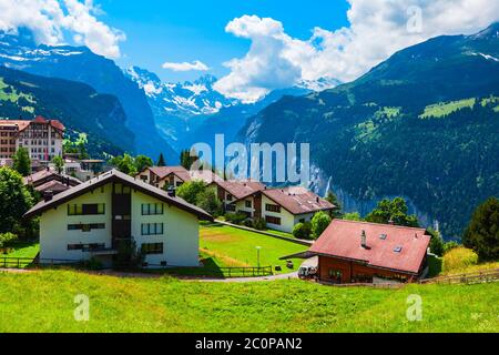 Maisons traditionnelles locales dans la région de village de Wengen dans la quartier d'Interlaken dans le canton de Berne, Suisse Banque D'Images