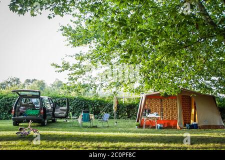 Camping à Saint Aignan, France Banque D'Images