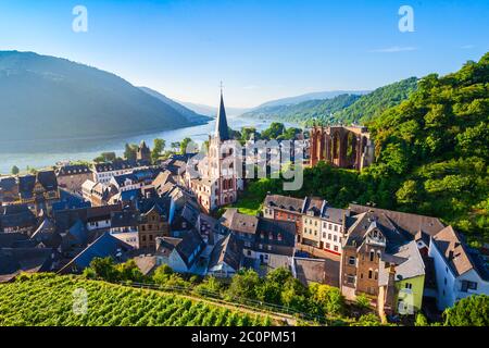 Antenne de Bacharach vue panoramique. Bacharach est une petite ville dans la vallée du Rhin en Rhénanie-Palatinat, Allemagne Banque D'Images