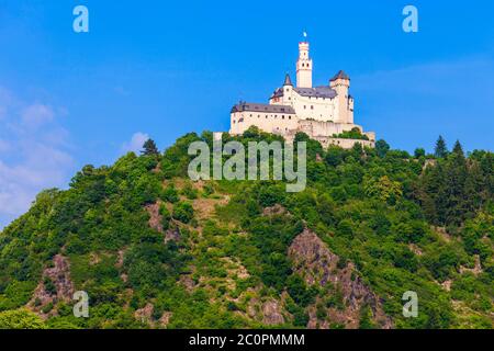 Marksburg est un château au-dessus de la ville de Braubach en Rhénanie-Palatinat, Allemagne Banque D'Images