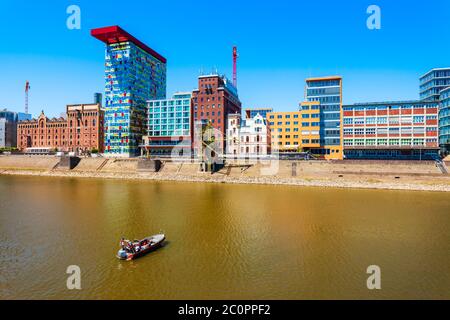 Ou Medienhafen media Harbour est une zone portuaire à Dusseldorf city en Allemagne Banque D'Images