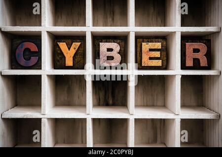 Cyber concept typographie en bois Type dans le tirage au sort Banque D'Images