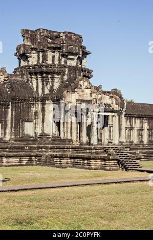 Une des portes accessibles par les éléphants à la gopura ouest du quatrième mur d'enceinte. Temple de l'Empire khmer d'Angkor Wat, Siem Reap, Cambodge. Banque D'Images