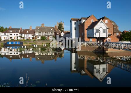 Moulin de l'abbaye Abbaye de Tewkesbury et sur la rivière Avon, Gloucester, Gloucestershire, Angleterre, Royaume-Uni, Europe Banque D'Images