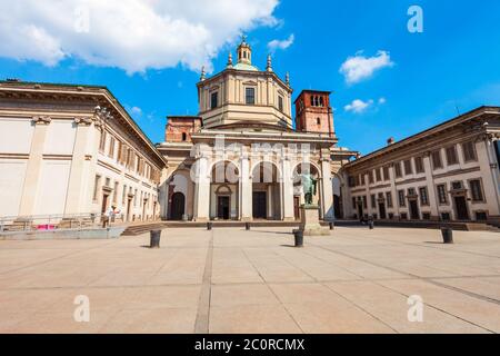 La basilique de San Lorenzo Maggiore est une église catholique romaine dans la ville de Milan en Lombardie, région du nord de l'Italie Banque D'Images