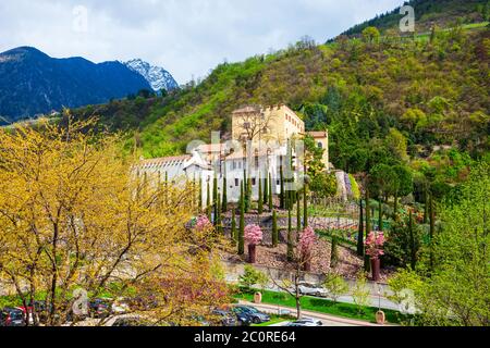 Les jardins du château de Trauttmansdorff sont des jardins botaniques situés dans la ville de Merano, dans le nord de l'Italie Banque D'Images