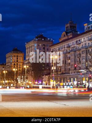 La nuit, la rue Kreschatik Kiev Banque D'Images