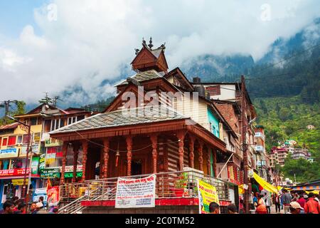 MANALI, INDE - 27 SEPTEMBRE 2019 : le temple de Durga Mata est un temple hindou situé dans la rue Mall de la ville de Manali, dans l'État indien de l'Himachal Pradesh Banque D'Images