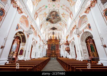 LUZERN, SUISSE - 11 juillet 2019 : église des Jésuites de Lucerne ou Jesuitenkirche St. Franz Xaver est une église catholique située dans la ville de Lucerne, Suisse Banque D'Images