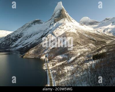 La montagne nationale de Norvège Stetind. Banque D'Images