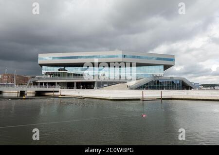 Dokk1 le Dokken est ÉGALEMENT UN centre culturel et un bâtiment de bibliothèque, avec UN train léger et une gare routière à Aarhus, Danemark Banque D'Images