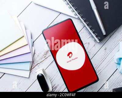 Assam, inde - 8 mai 2020 : Airtel remercie l'application, pour la recharge, la facture, la banque, la télévision en direct Banque D'Images