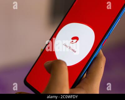 Assam, inde - 8 mai 2020 : Airtel remercie l'application, pour la recharge, la facture, la banque, la télévision en direct Banque D'Images