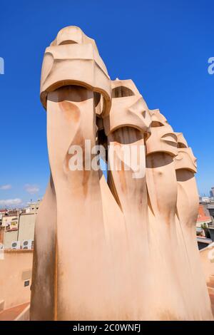 Statues Gaudi Chimneys à Casa Mila Banque D'Images