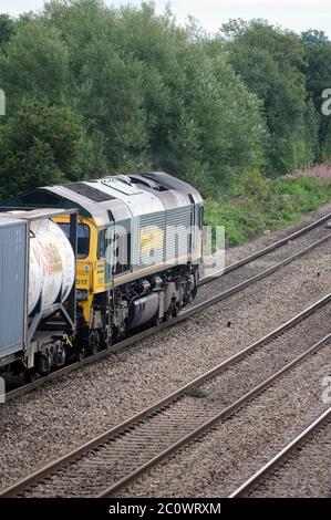 66517 dirige un train de conteneurs Wentloog - Southampton à travers Magor. Banque D'Images