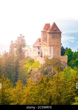 Château médiéval de Kasperk près de la ville de Kaspersky, Sumava, Forêt de Bohême, République tchèque. Banque D'Images