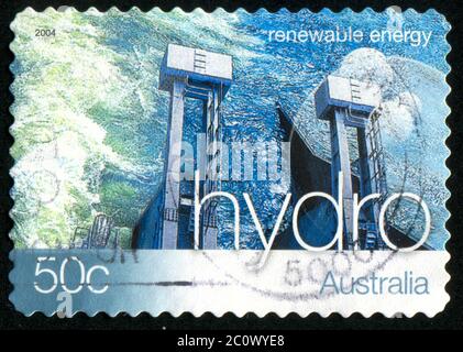 AUSTRALIE - VERS 2004 : timbre imprimé par l'Australie, montre énergie renouvelable, énergie hydroélectrique, vers 2004 Banque D'Images