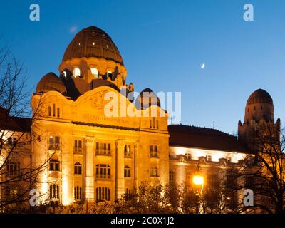 Nuit.de style Art nouveau bâtiment historique de Gellert spa sur la rive du Danube à Budapest, capitale de la Hongrie, Europe. Banque D'Images