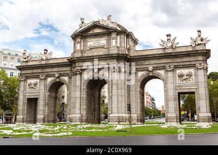 Puerta de Alcala à Madrid Banque D'Images