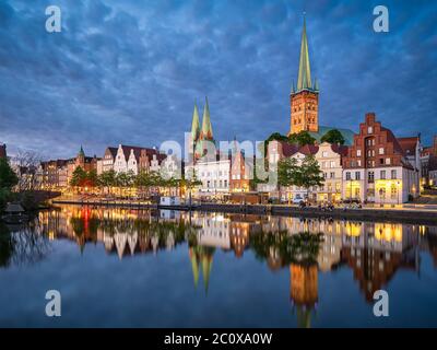 Vieille ville de Lubeck, Allemagne de nuit Banque D'Images