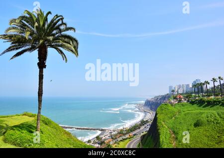 Paysage à Miraflores un quartier touristique populaire dans le sud de Lima, Pérou Banque D'Images