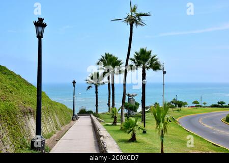 Paysage à Miraflores un quartier touristique populaire dans le sud de Lima, Pérou Banque D'Images